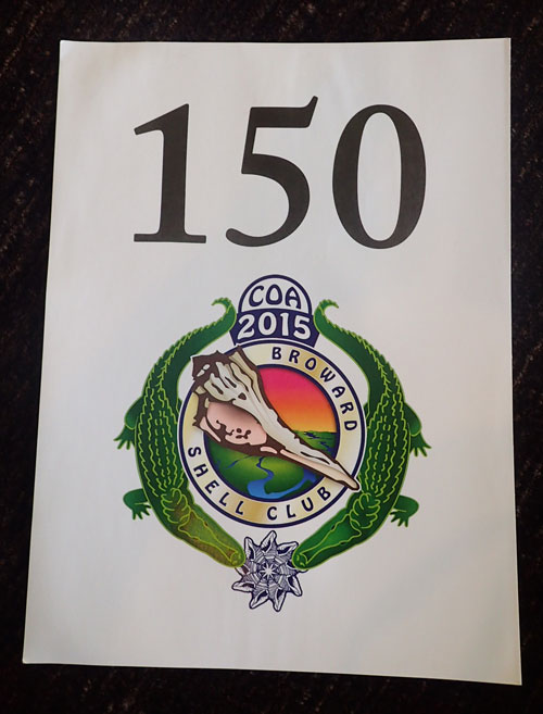 参加拍卖的牌子.